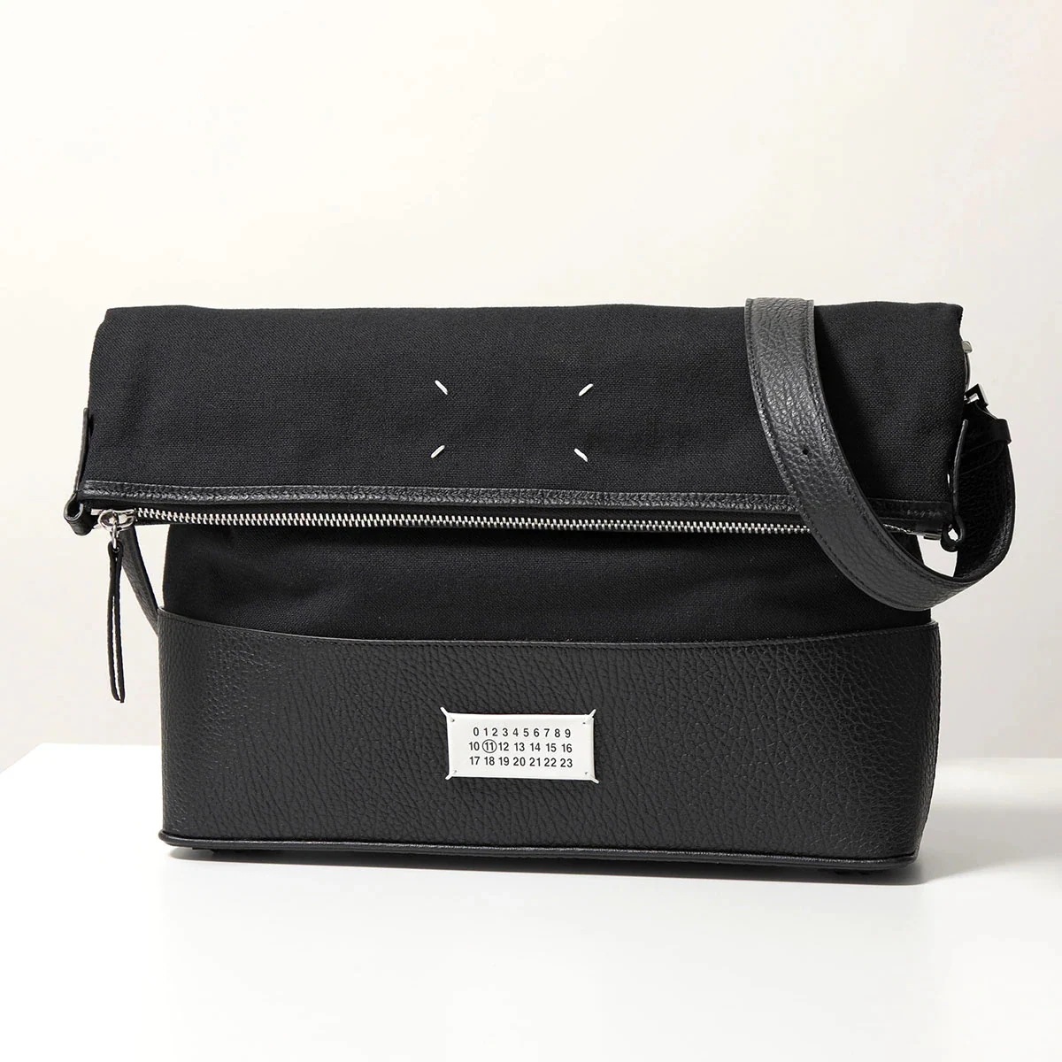 MAISON MARGIELA メゾンマルジェラ 11 ショルダーバッグ 5AC SB1WG0043 P4348 メンズ ホーボー ミディアム クロスボディ 鞄