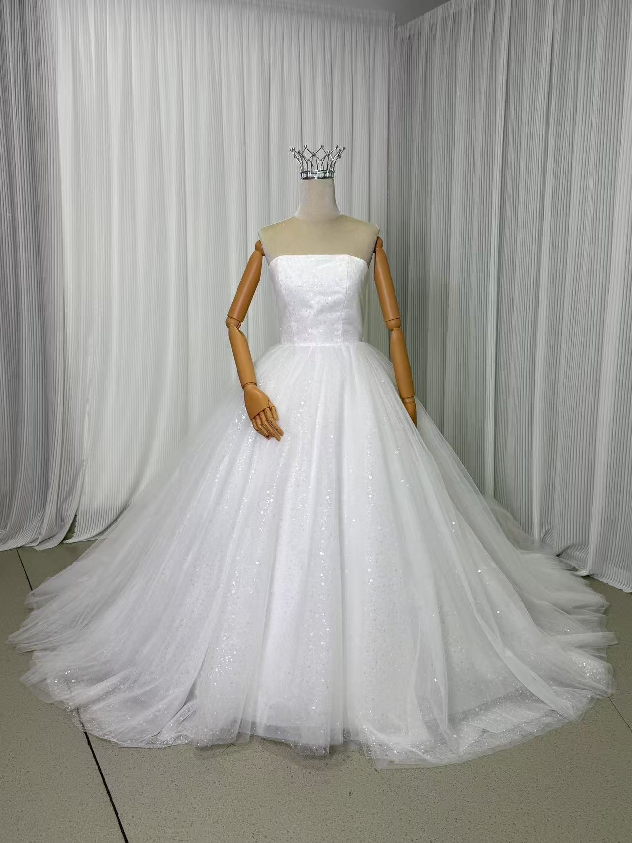 ウエディングドレス キラキラグリッターチュール ベアトップ ロングトレーン フランス風 結婚式