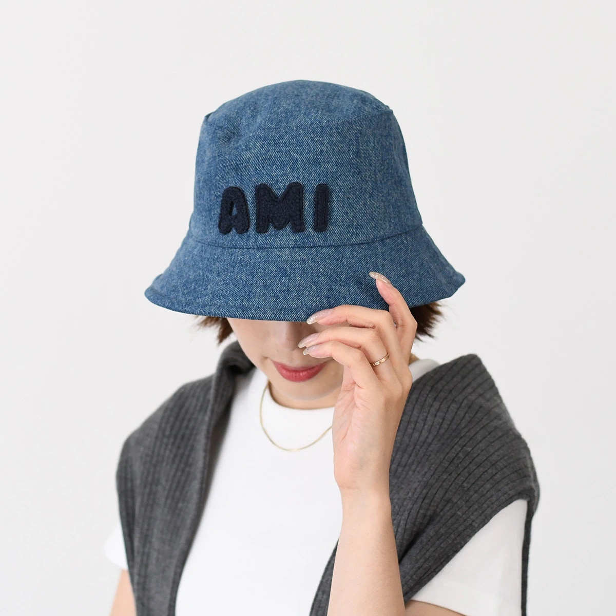 AMI PARIS アミ パリス ハット 帽子 Ami Paris パッチ ウォッシュドデニム バケットハット UHA262 DE0046 レディース ユニセックス ブルー