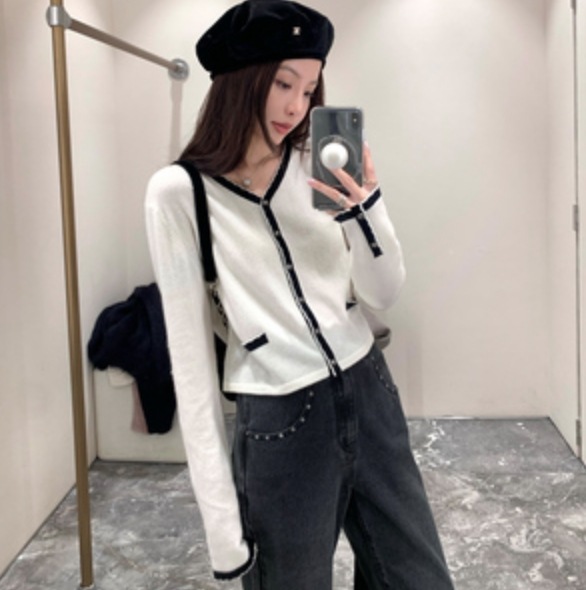 トップス デート ブラウス カットソー ニットソー セーター カーディガン 袖あり 長袖 Vネック かわいい 大人可愛い きれいめ シンプル カジュアル 大人 上品 おしゃれ お洒落 主役級 存在感