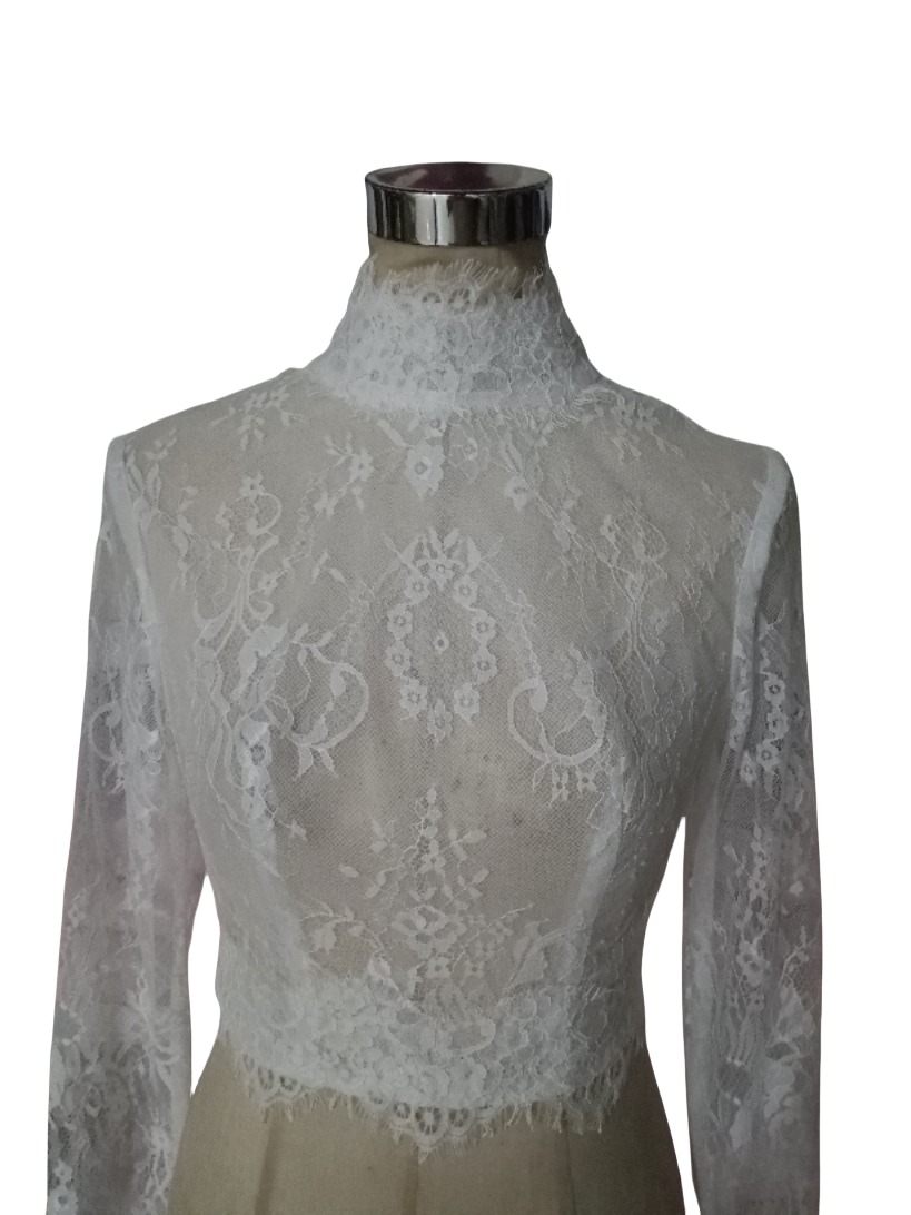 ボレロ オフホワイト ロングスリーブ ハイネック エレガントレース くるみボタン 10,952円
