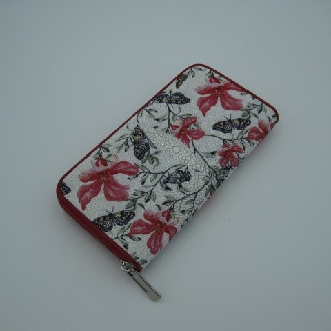 プレゼント発送　エイ革　スティングレイ　蝶と花柄　長財布　ラウンドファスナー　高級感　珍品　金運UP