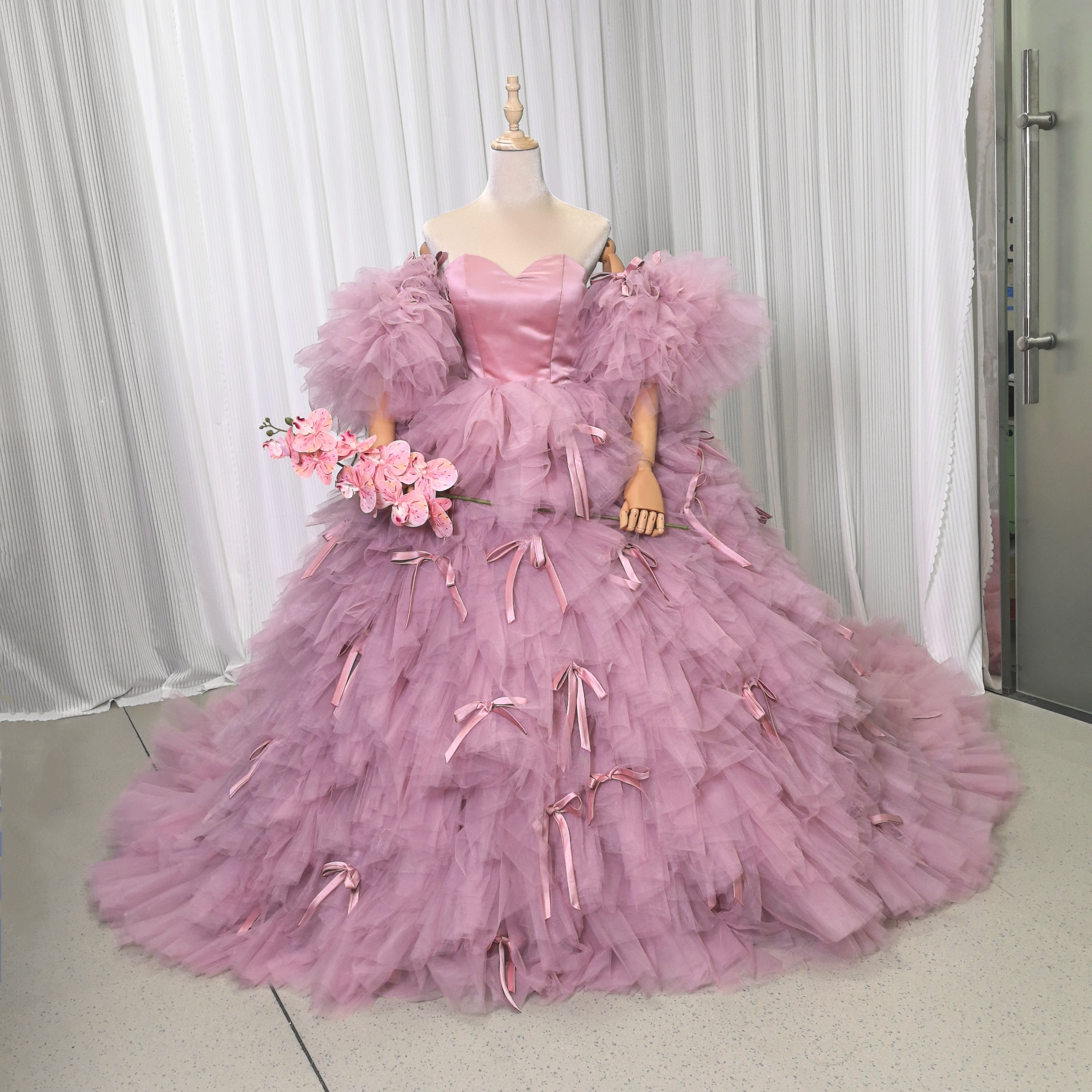 カラードレス ピンク 取り外し可能な付け袖 リボン もこもこドレス 華やかなトレーン フレアスカート 結婚式