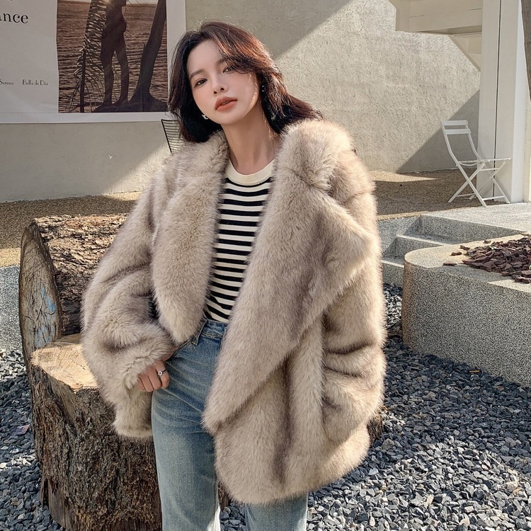 秋と冬の模造キツネの毛皮の暖かいコートの女性のミッドレングス大きなラペルゆったりと快適なスーツの襟の毛皮のコート