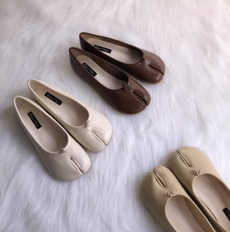 シューズ 靴 くつ クツ レディースシューズ フラットシューズ ぺたんこシューズ ぺたんこパンプス 1cmヒール フラット 柔らかい かわいい 大人可愛い シンプル カジュアル 大人 上品 おしゃれ