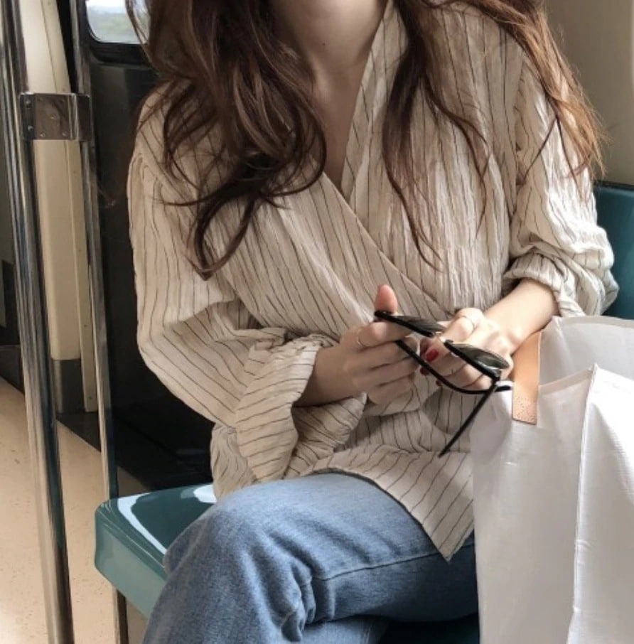 トップス デート かわいい 大人可愛い きれいめ シンプル カジュアル 大人 上品 おしゃれ お洒落 ストライプ Vネック 長袖 ウエストマーク 体型カバー リボン 韓国 休日 旅行 ママ マタニティ