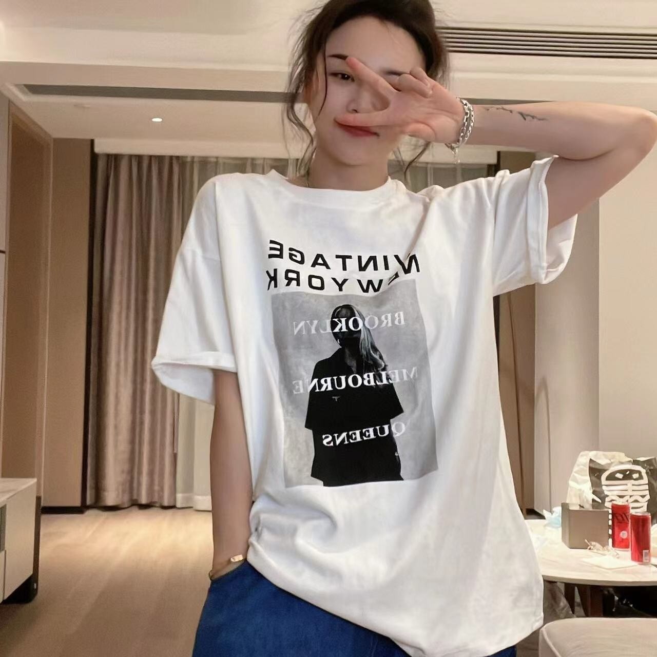 Tシャツ レディース トップス 白トップス ビッグT 袖あり 半袖 ラウンドネック モノトーン プリント シンプル 定番 カジュアル マニッシュ クール こなれ感 おしゃれ 夏 運動 ヨガ 公園