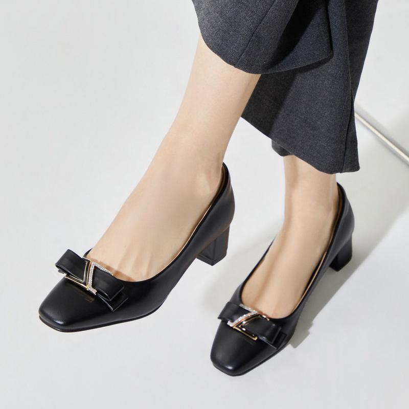 M. エブリー リボンパンプス ブラック 516623103ZA