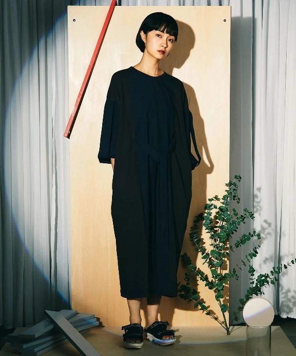 sneeuw (スニュウ) パネルワンピース (charcoal gray) 送料無料