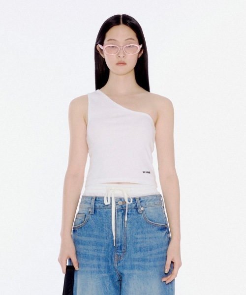 YOUHEE ONE SHOULDER LOGO SLEEVELESS WHITE YHSLEB003WT T