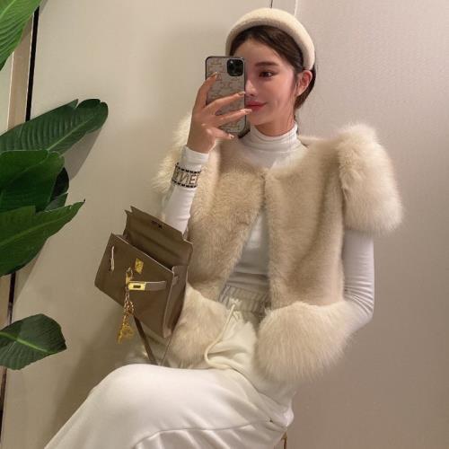 【激安販売】ファーベスト ジレ フェイク エコファー ショート レディース 韓国 可愛い 黒 白 レディース アウター ベスト 冬 ショート丈 個性的 ふわふわ ライトアウター 重ね着 きれいめカジュ 5,465円