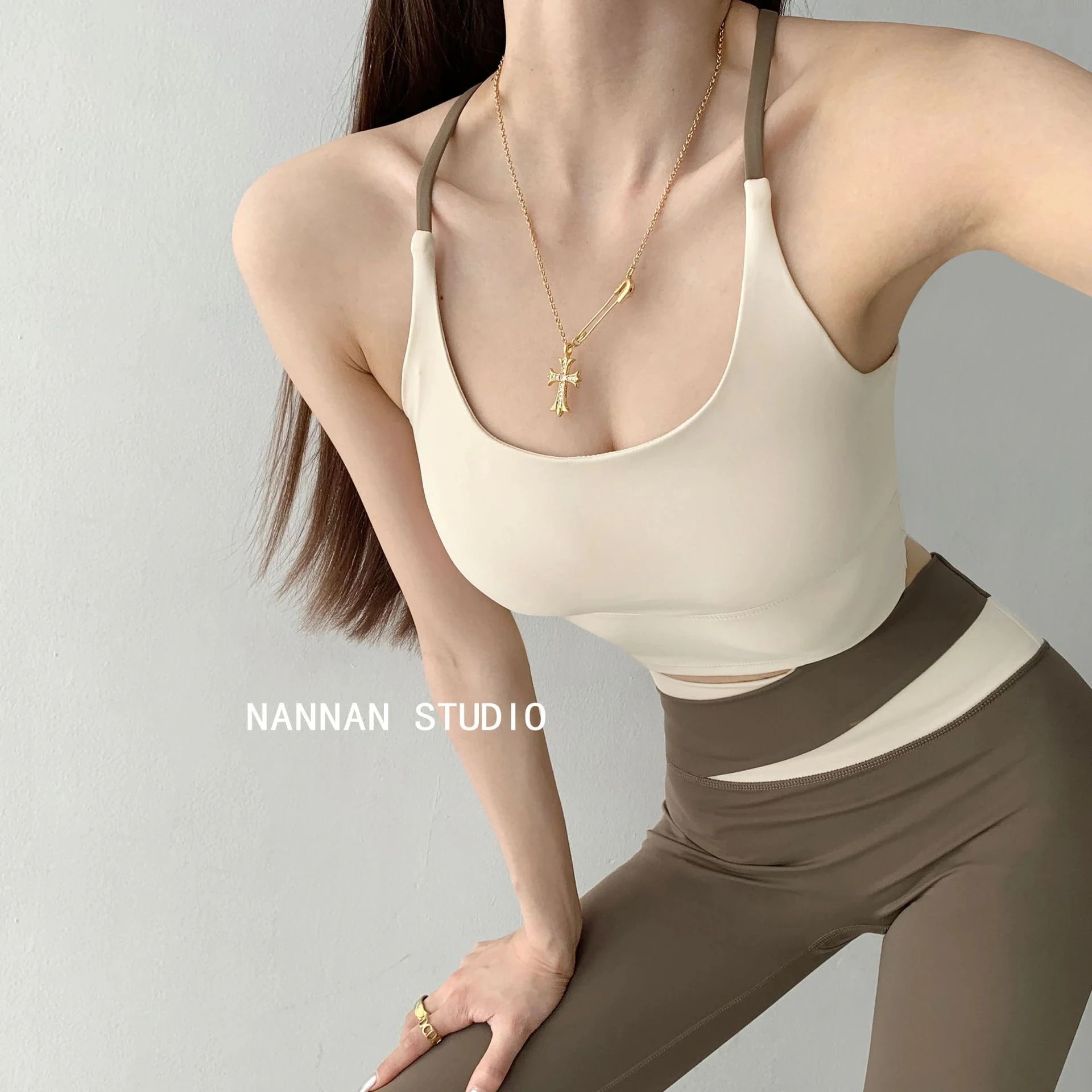 【20点セット】【急速出荷】2025新作 おしゃれヨガウェア上下セット レディース スポーツ下着女性ランニング美チョッキ上着フィットネスウェア速乾おしゃれヨガウェアブラ 速乾 運動ズボン ジャージ ヨ