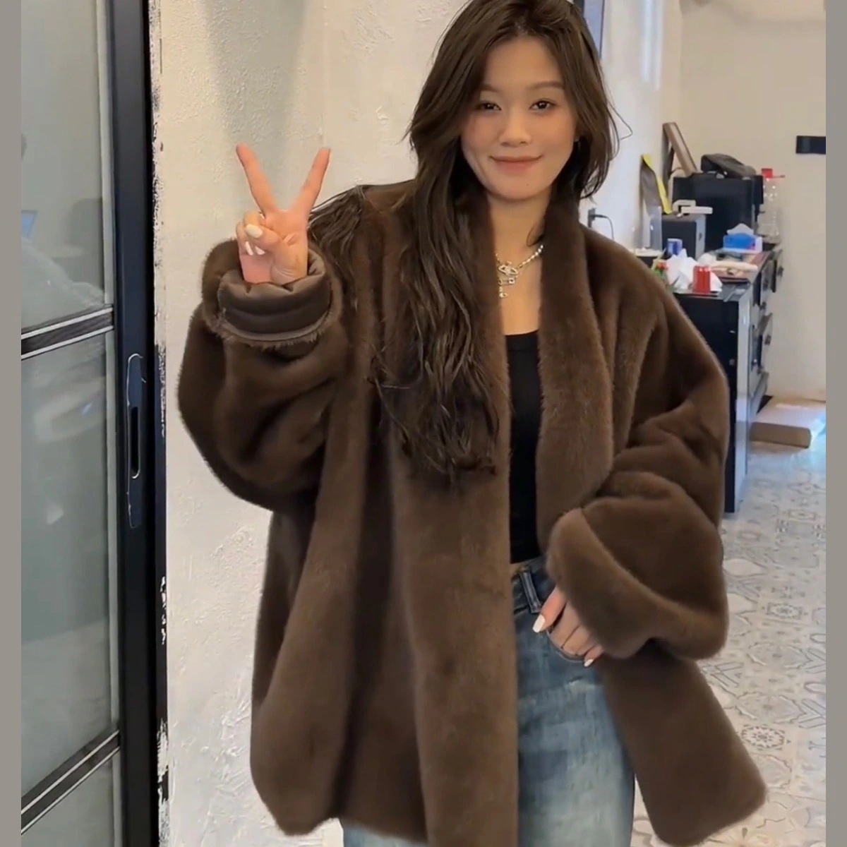 人気商品 毛皮オールインワンジャケット女性用 2025 秋冬新スタイルゆったり怠惰で暖かいミンクの毛メイラード環境に優しい毛皮