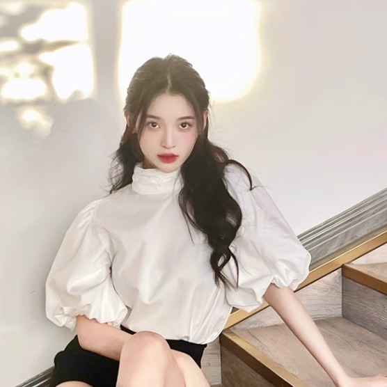 モテ トップス ブラウス 白トップス ミディアム丈 袖あり 半袖 パフスリーブ 襟なし スタンドカラー かわいい 大人可愛い きれいめ シンプル 大人 上品 おしゃれ お洒落 アジアン エスニック