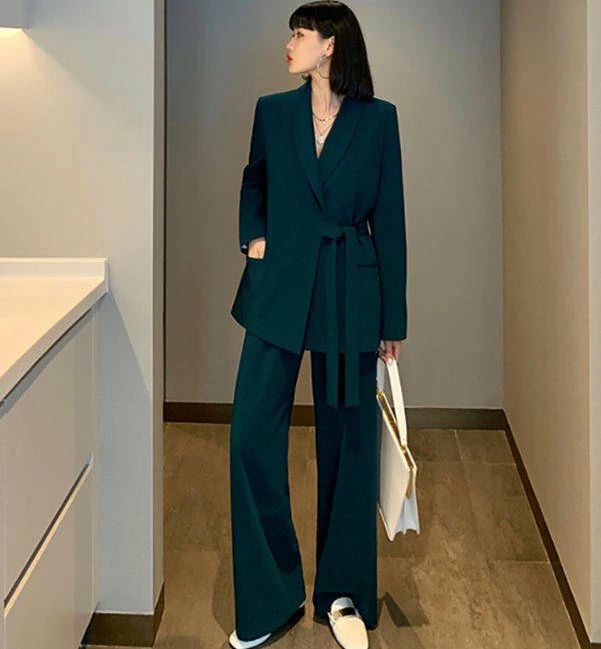 新品登場 入学式 シック ピーコックブルー パンツスーツ 大人 ハイウエスト ブラック 40代 ウエストマーク きれいめ 上品 無地 ママスーツ エレガント 30代 七五三 フォーマル