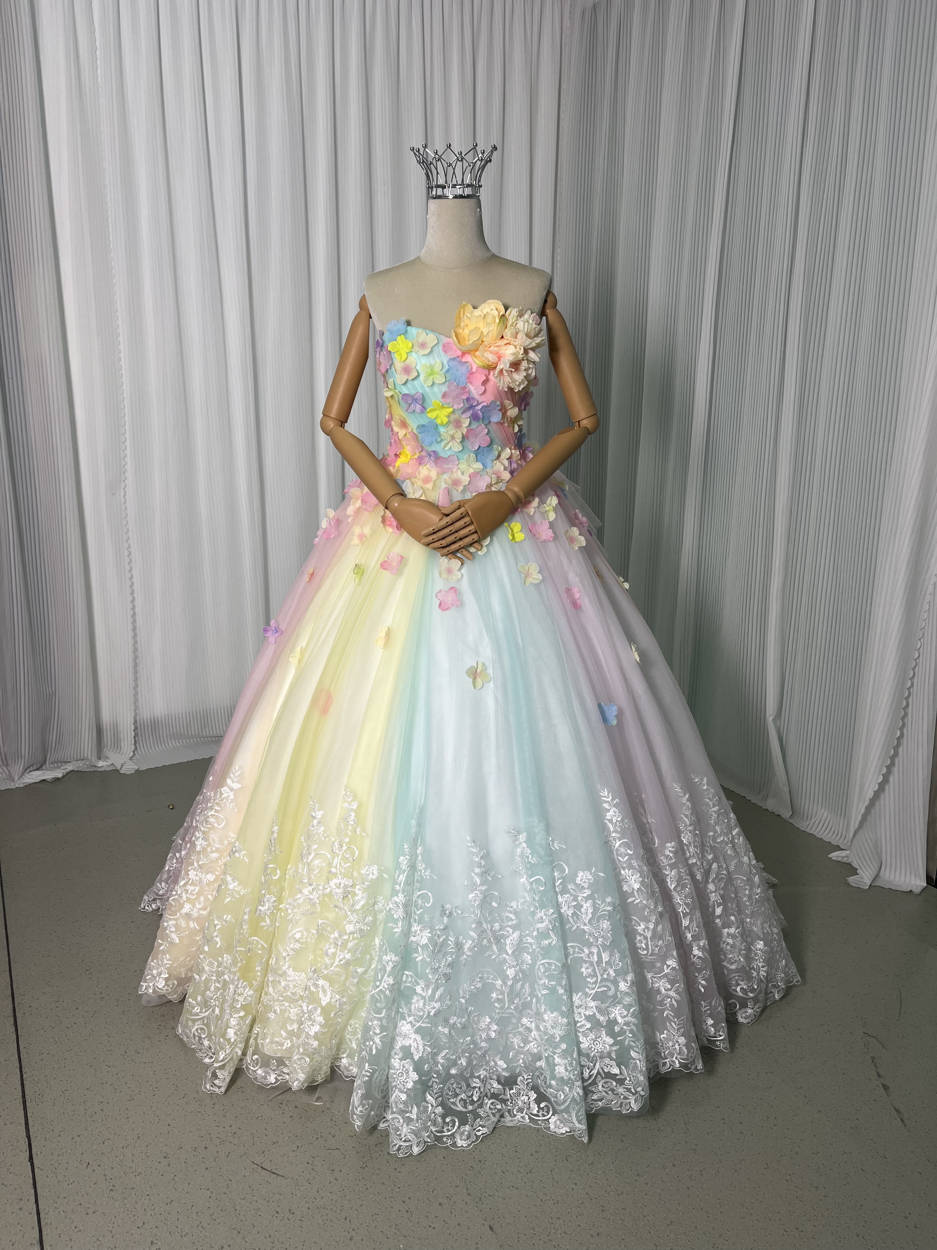 豪華！カラードレス 虹色 プリンセスライン 花モチーフ 3D立体レース刺繍 ファスナー 花嫁 前撮り
