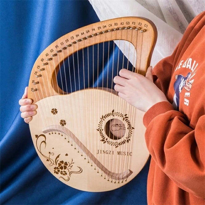 特別仕様新番24弦 ライアーハープ 竪琴ハープ 金属弦 マホガニーソリッドウッド 心癒し 弦楽器 ポータブル 初心者向け チューニングレンチ ピック 収納袋付 初心者向け 子供用 成人用