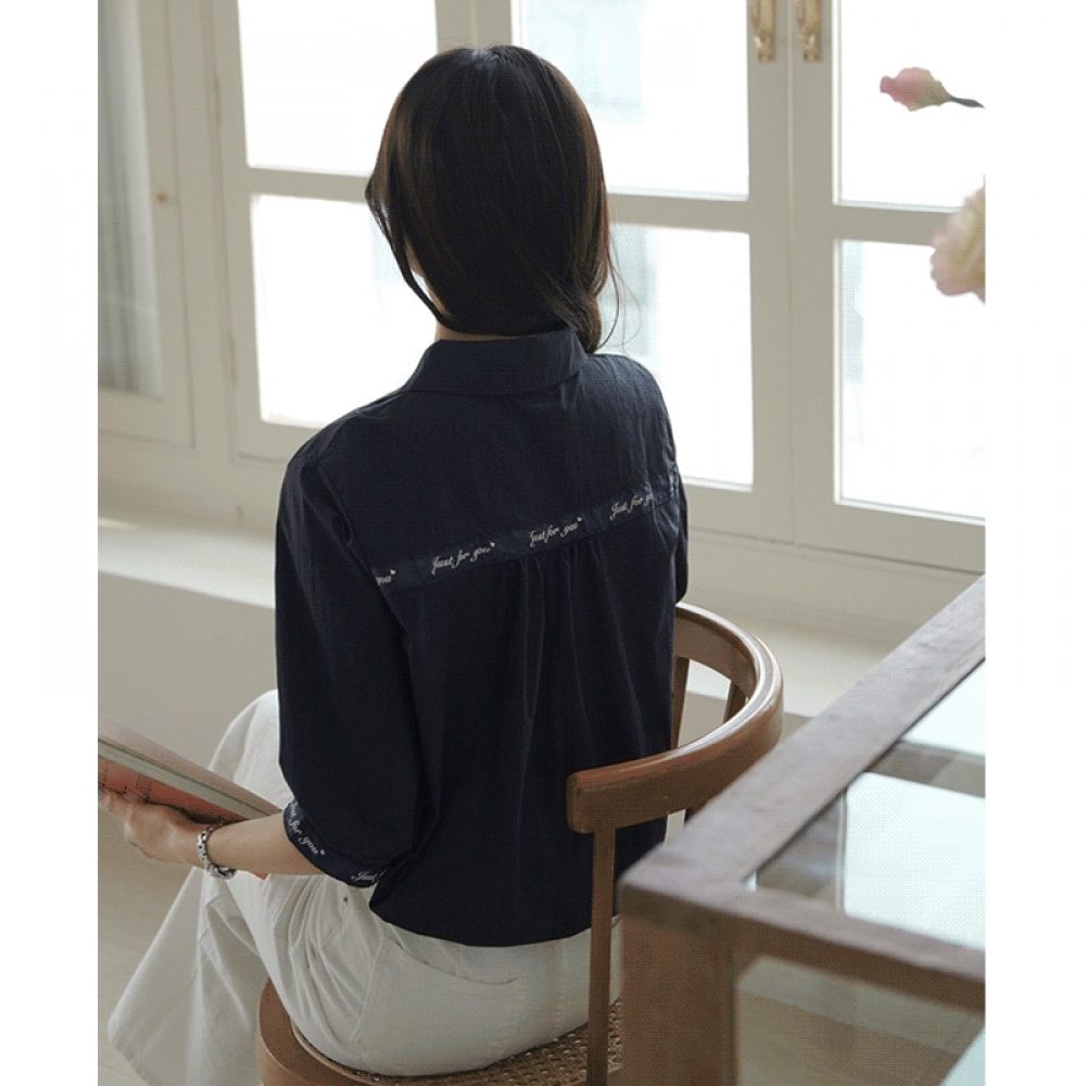 クリック＆ファニーフィルミングレタリングストリングブラウス