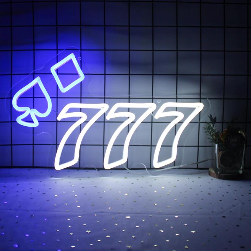 777ネオンサイン 壁の装飾ポーカーネオンサイン エンジェルナンバーのネオンライトサイン ホワイトブルースペードLEDサイン ベッドルーム マンケーブカジノクラブ パーティーの装飾のためのラッキーセブ