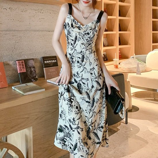 【取寄：納期2週間】リゾートワンピース レディース ボタニカル柄 キャミソールワンピース フレアスカート 二次会 プリント 袖なし 肩見せ ハワイアン ビーチ ミモレ丈 ロング丈 フレア 大人かわいい