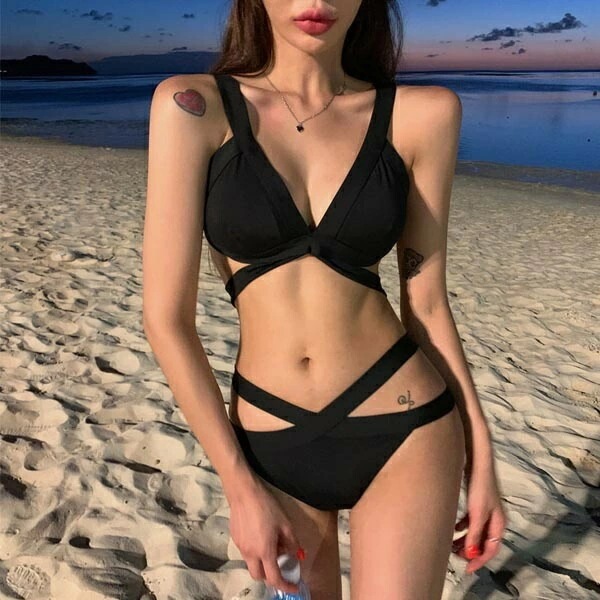 ブラジリアンビキニ 水着 レディース セクシー クロスデザイン ワイヤー入り 個性 上下セット プチ胸 海 ビーチ 沖縄 プール パッド ブラック ホワイト ピンク S M L 2L df022t2t