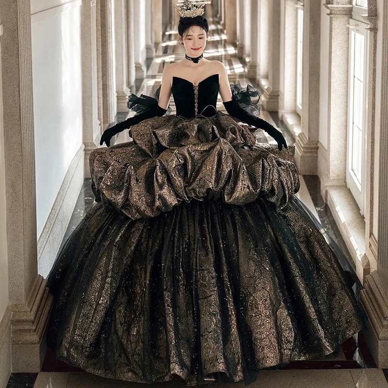 写真スタジオのテーマ黒のブケーキスカートトレーリングウェディングドレス屋内カッ写真撮影写真写真セレモニー服