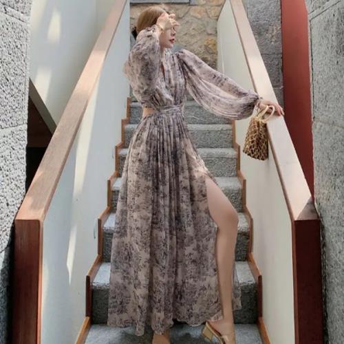 【即納】ワンピース ロングワンピース マキシ丈ワンピース 韓国 花柄 ラウンドネック 春 夏 長袖 ロング丈 マキシ丈 おしゃれ 可愛い リゾートワンピース サイドカット スリット 肌見せ ボリュー 5,045円