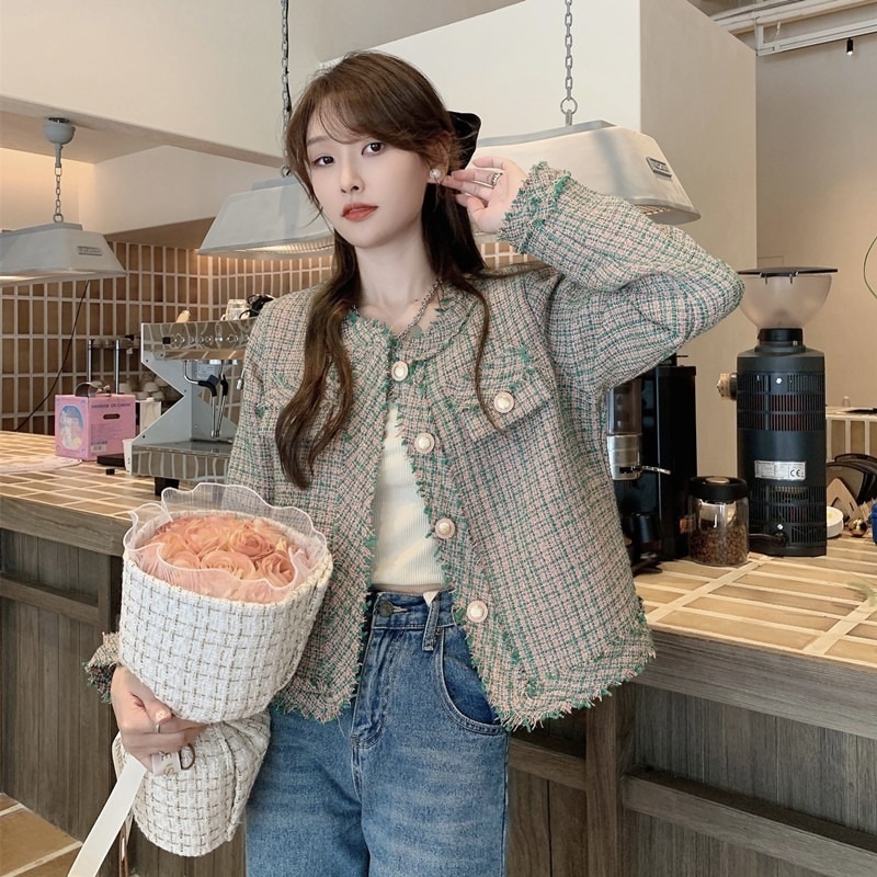 アウター ジャケット 袖あり 長袖 ノーカラー デザイン ボタン 美ライン 前開き フリンジ ツイード かわいい 大人可愛い きれいめ シンプル カジュアル 大人 上品 おしゃれ お洒落 大人可愛い