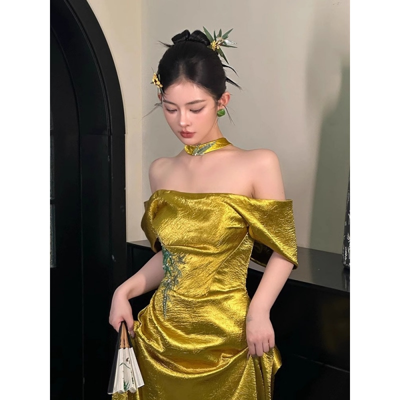 新しい中国風のモーニングローブストラップレスのブライダルガウンエンゲージメントドレストースティングドレスオフショルダーの司会者用イブニングガウン