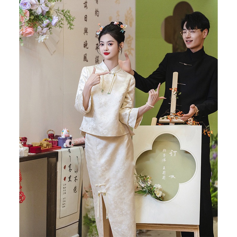 トーストドレスの高級民族風新型チャイナスーツ2025年新作婚約ドレス日常チャイナドレスホームライトカラー着用可能