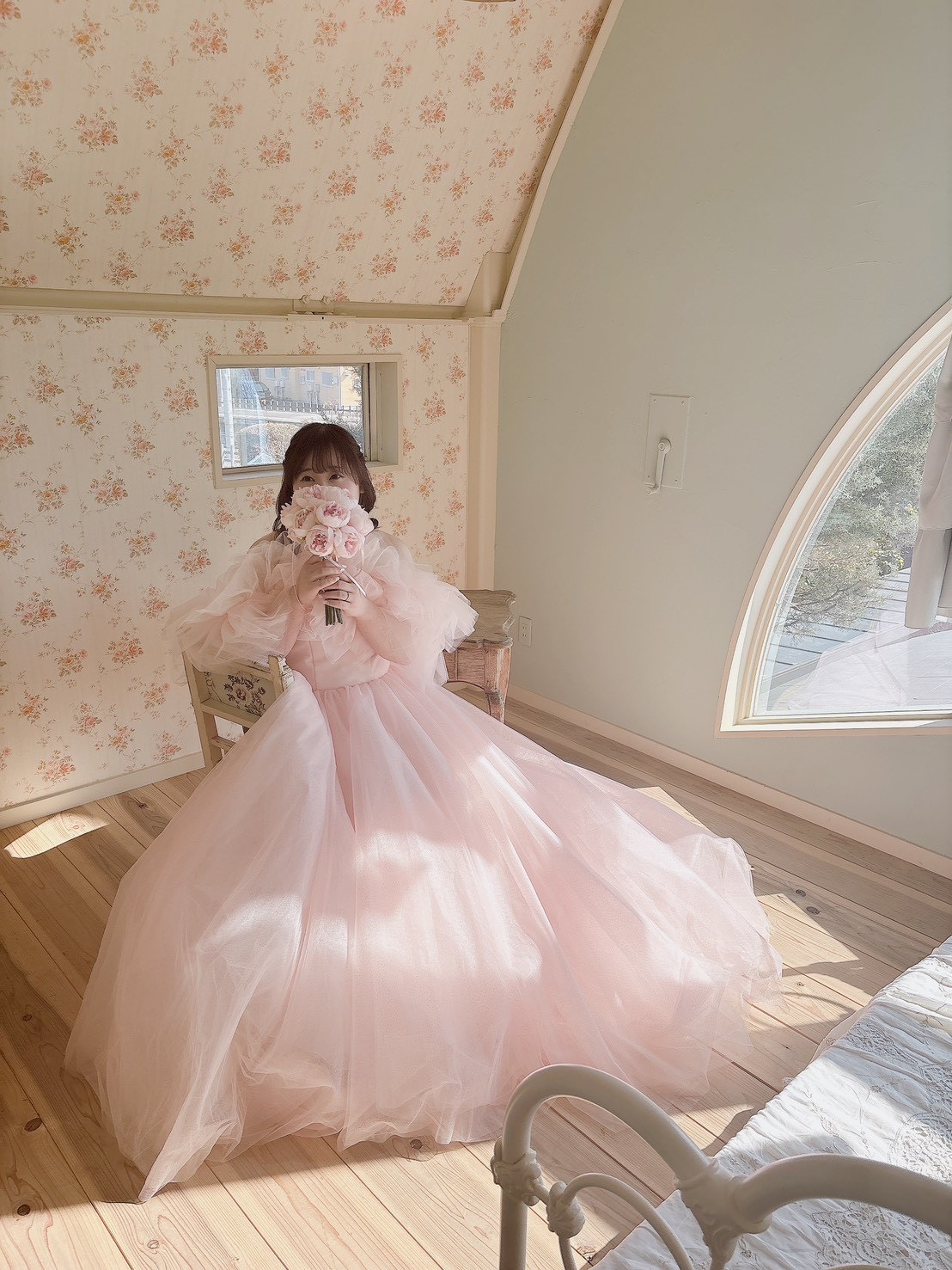 実例写真！ カラードレス ピンク 可愛い 編み上げ チュールドレス オフショルダー 花嫁 前撮り