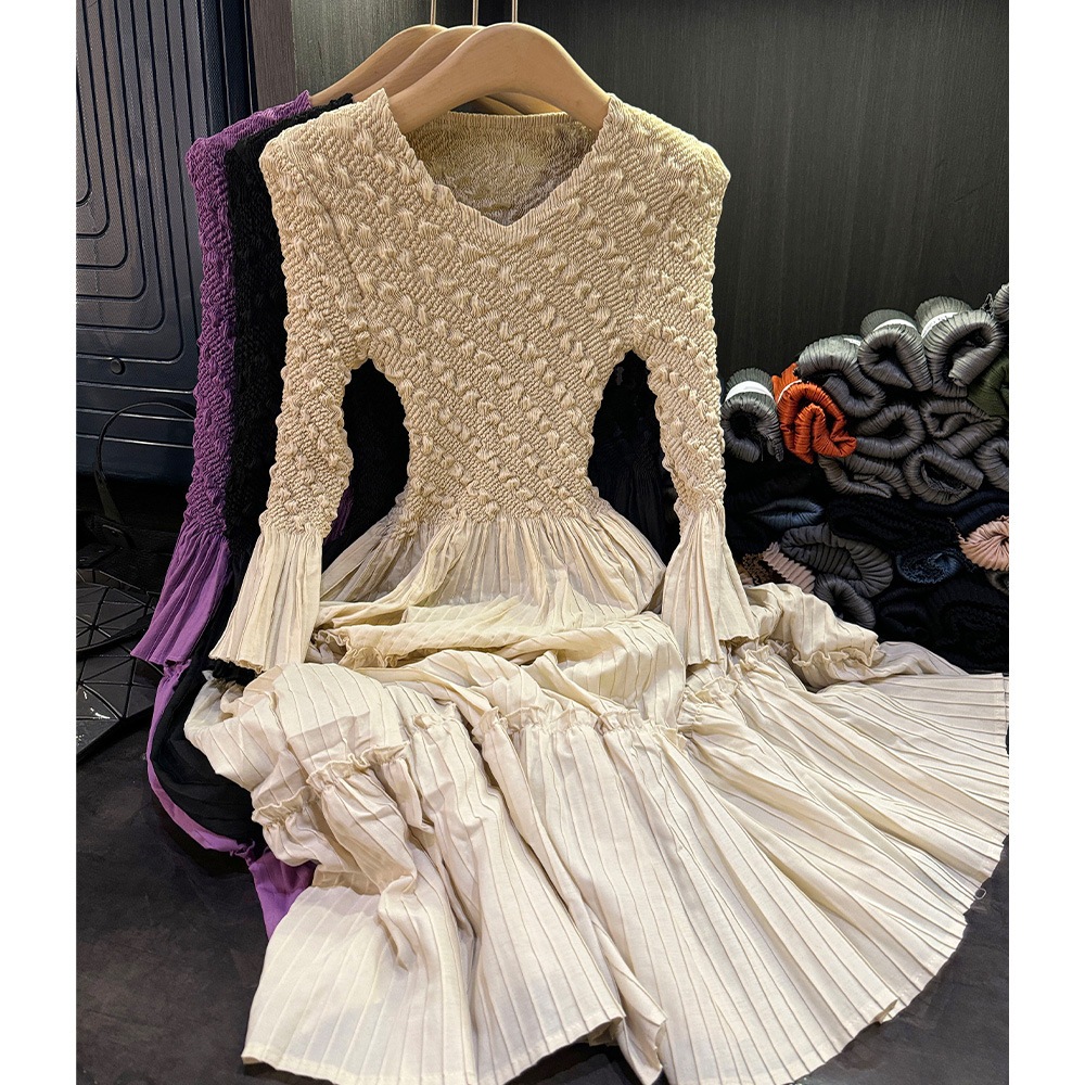 Vネックはウエストのしわのワンピースの気質をつなぎ合わせて通勤します