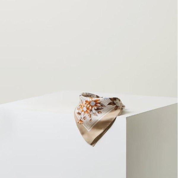 AK Bundang店 ハンドバッグ ベージュ Winter Flower シルクスカーフ DCSC5F323I2