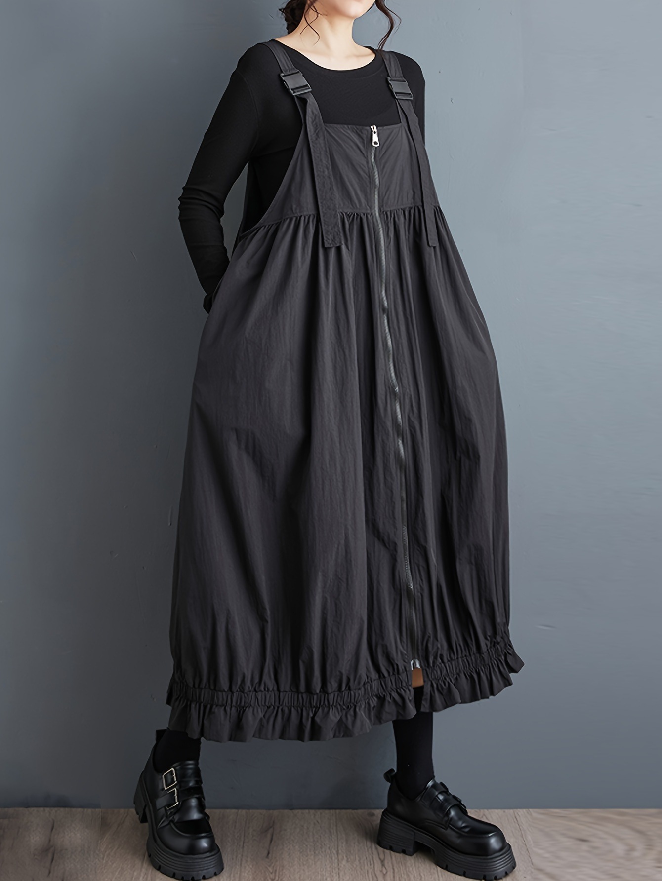 レトロ風黒の吊りスカートワンピースポリエステル素材春夏秋に