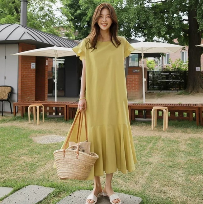 ナチュラル フェミニン シンプル 韓国風 ワンピース デート フレアワンピース ミモレ ミモレ丈 ミディアム丈 ミドル ミドル丈 袖あり 半袖 ホルンスリーブ 萌袖 ラウンドネック 襟なし Aライン