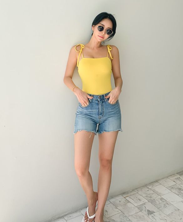 水着 ワンピース キャミソール オールインワン 谷間 バックコンシャス セクシー シンプル スタイリッシュ 大人 かわいい おしゃれ 海 プール 温泉 お風呂 夏 旅行 リゾート 黄色 カジュアル