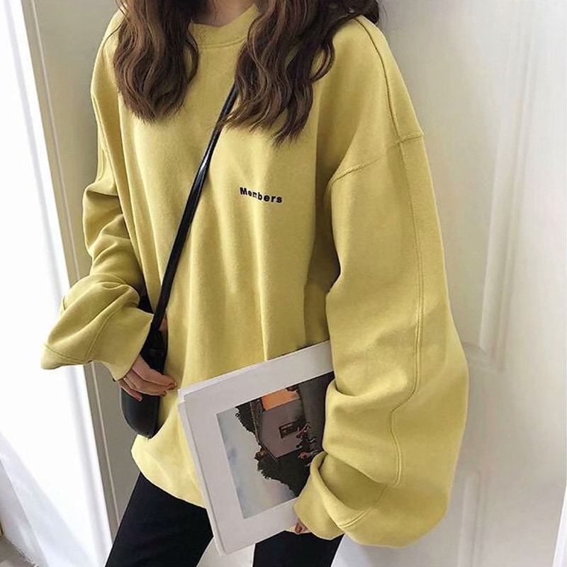 オーバーサイズ 胸ロゴ バックジグザグ模様 ワンポイント トップス スウェット プルオーバー トレーナー ミディアム丈 長袖 ドロップショルダー 襟なし クルーネック シンプル カジュアル おしゃれ