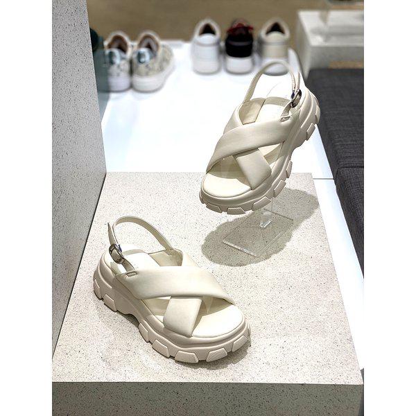 [坡州店] [] 女性オーバーフィットカジュアルサンダル712424704 6cm [2color]