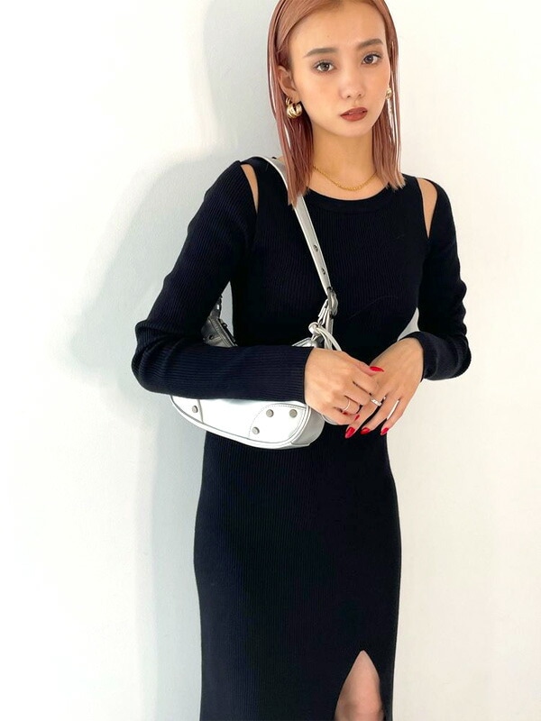 【在庫処分】EMODA エモダ カーブスリットマキシニットワンピース ニット ワンピース レディース きれいめ ロング丈 ロングワンピ スリット 肌みせ 042320330001