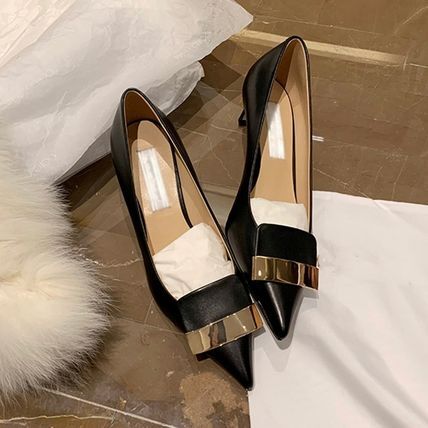 プレート バックル パンプス ローヒール フォーマル ポインテッドトゥ 03cm 異素材ミックス 日本未入荷 無地 フェイクレザー パーティースタイル ホームパーティーアイテム ビジュー