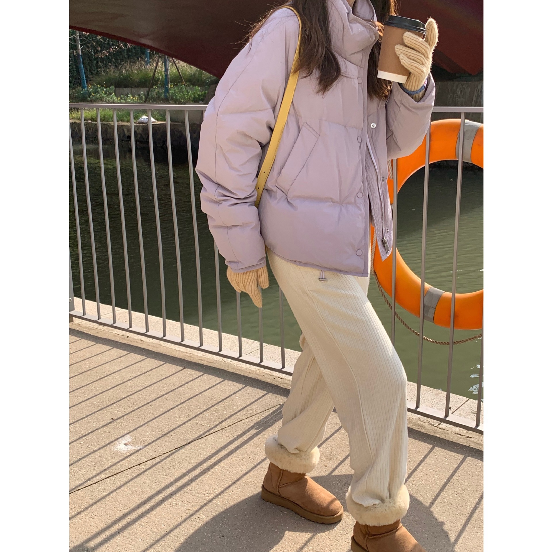 2025 冬のホットスタイルホワイトダックダウン小柄な紫色のショートダウンジャケット女性のための小柄なスタンドカラーライトパン