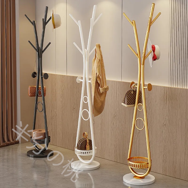 イタリア式軽量贅沢ハンガーハンガーハンガー床付き寝室家庭用鉄製衣類ハンガー玄関立て簡易クロークラック