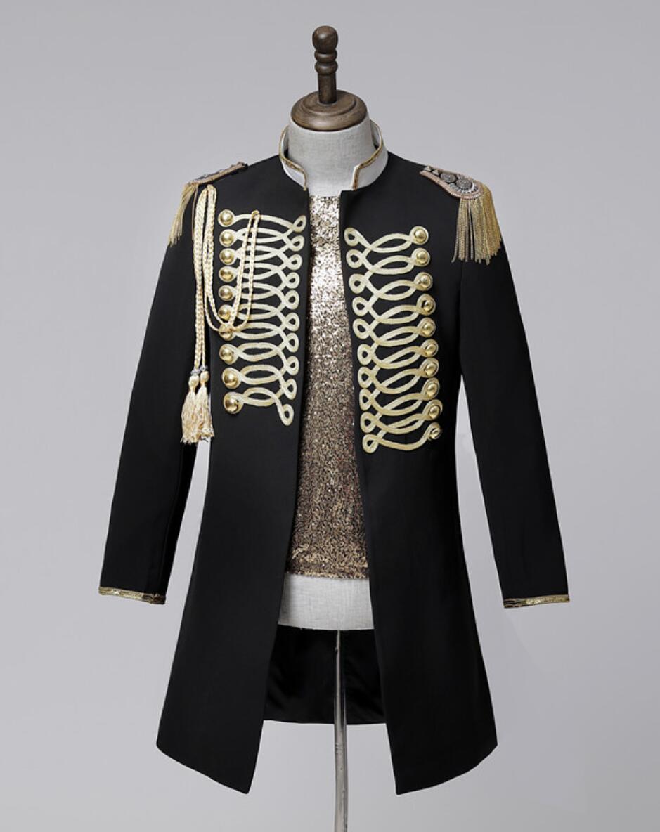 ステージ 衣装 メンズ ミドル丈 コート 黒 立ち襟 スタンドカラー 飾りのダブボタン フリンジ付き肩章 胸元にタッセル付き 男性 大人 長袖 スーツ ジャケット 欧米 中世 宮廷風 舞台 ダンス 衣