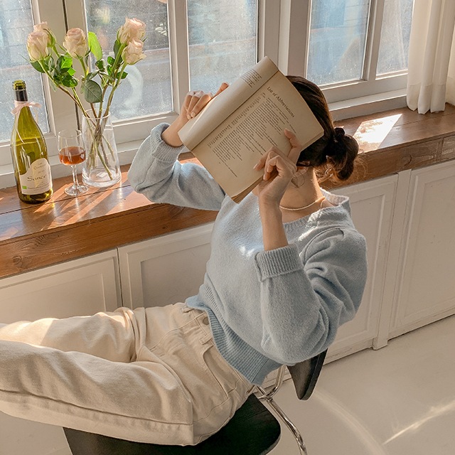 女性らしい パフスリーブ Uネックニット