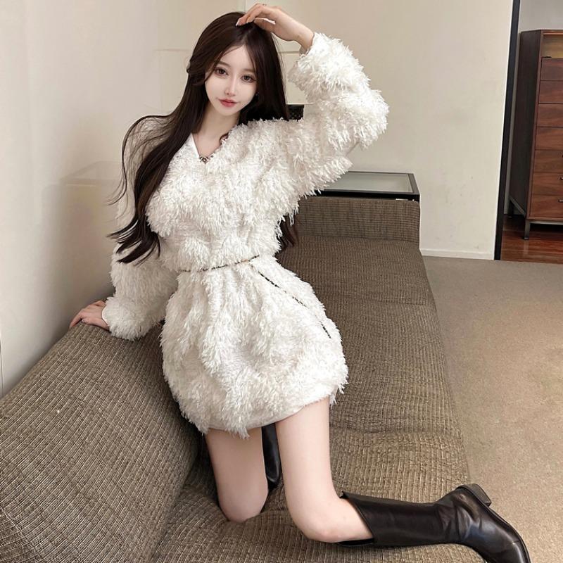 減齢新型秋冬韓国デザイン感小人数Vネックゆったり気だるい風超仙フリンジモコモコワンピース女30%までに制限