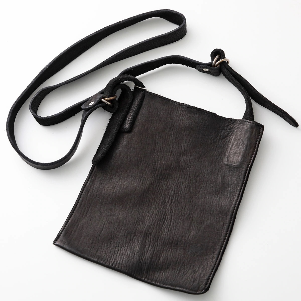 GUIDI グイディ ショルダーバッグ SOFT HORSE FULL GRAIN FT2 メンズ ソフト ホース フル グレイン レザー クロスボディ ロゴ プレート 鞄 BLKT 【mega】