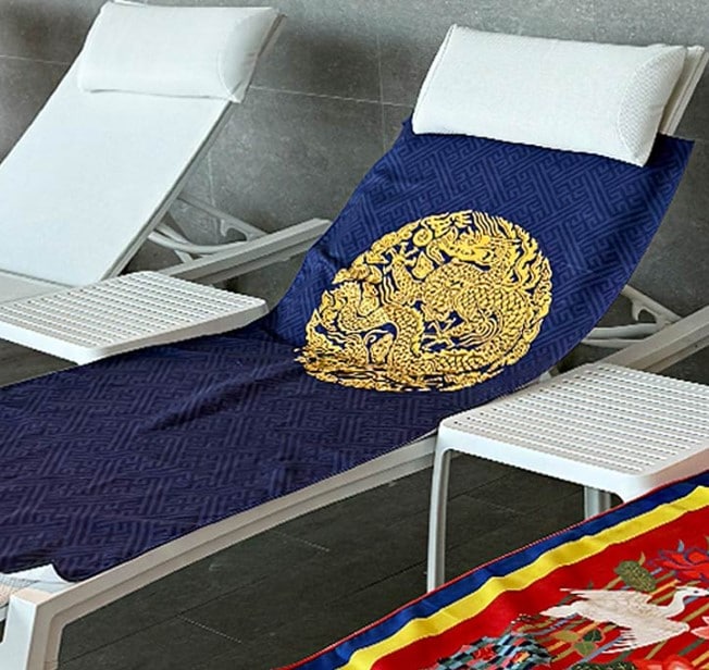 衮龍袍 ビーチタオル