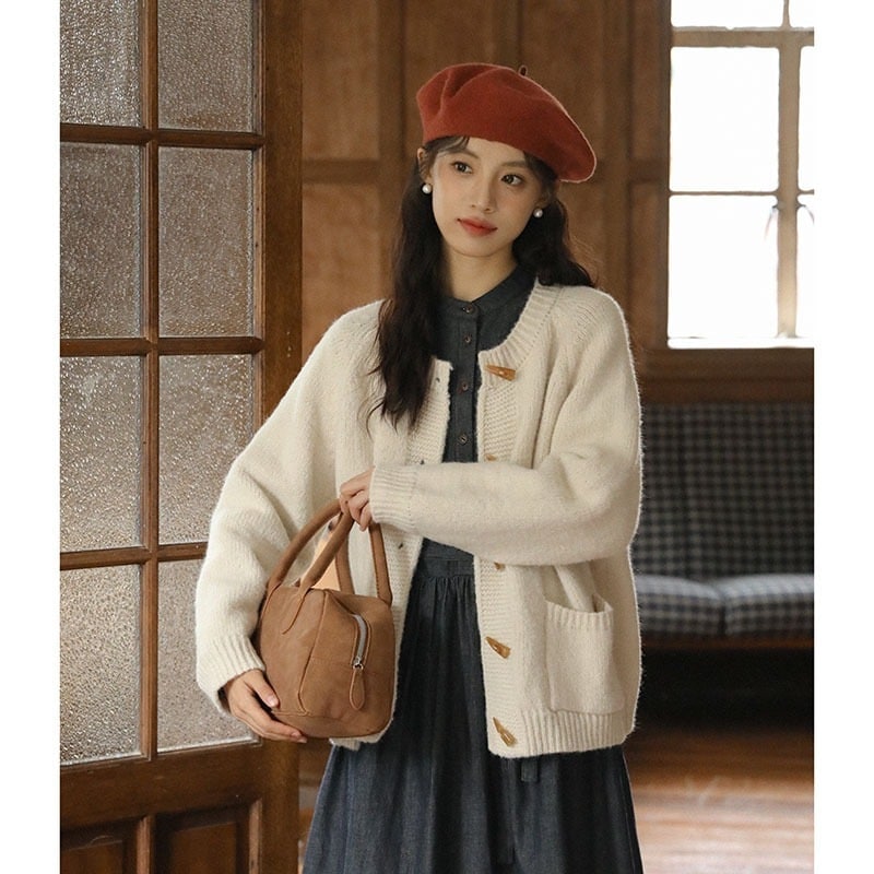 【急速発送】2025秋文芸復古学院風羊の角ボタンアルパカの綿毛保温厚手セーターコートジャケット 韓国ファッション秋の万能アイテム