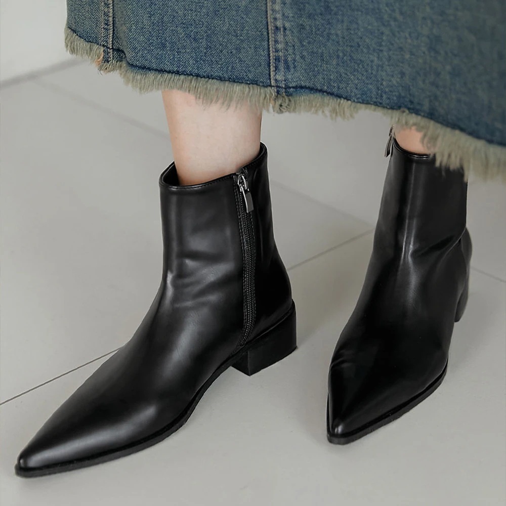 ポインテッドトゥアンクルブーツ