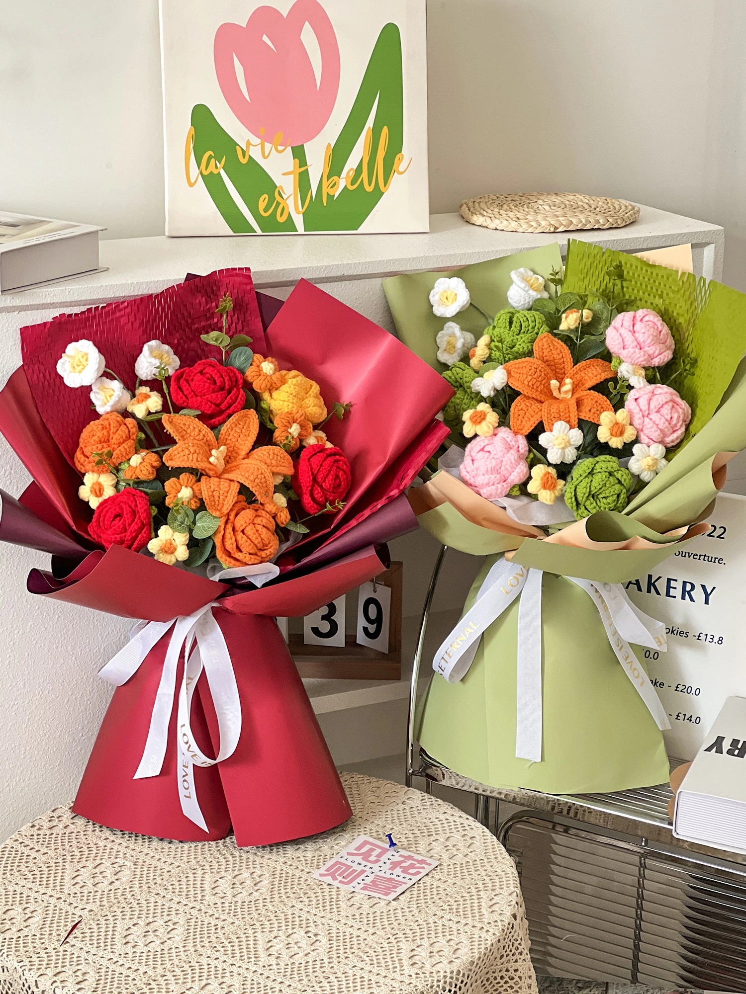 完成した手編みのユリのバラの花束母の日のニットの花親友とガールフレンドへの記念日の贈り物 母の日